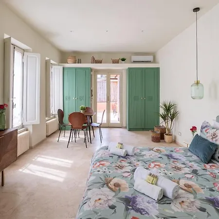 Trastevere Rooftop Terrace Courtyard Loft *