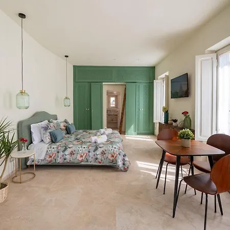 Trastevere Rooftop Terrace Courtyard Loft Apartment